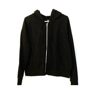 Semi-crop hoodie w/zipper.